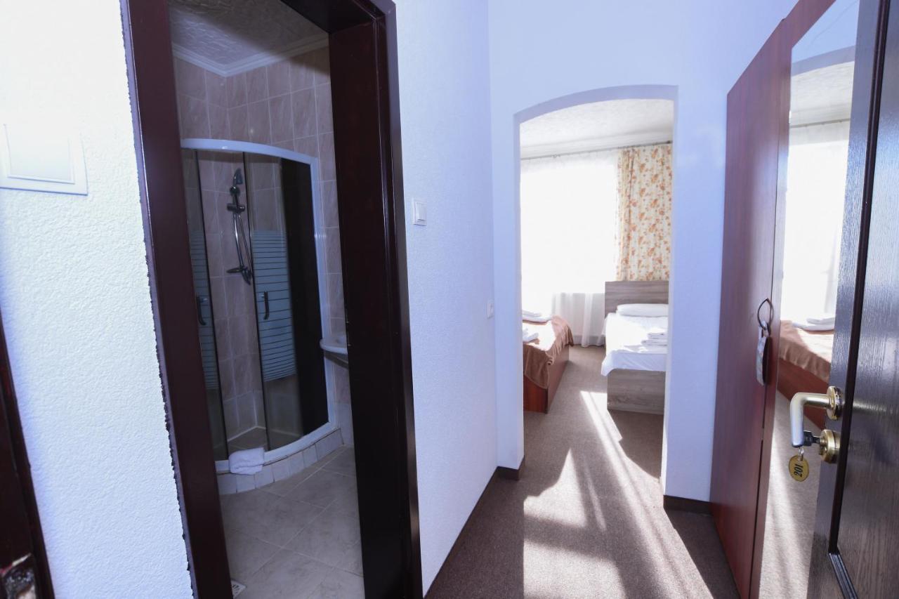 פוליאנה Hotel Continent מראה חיצוני תמונה