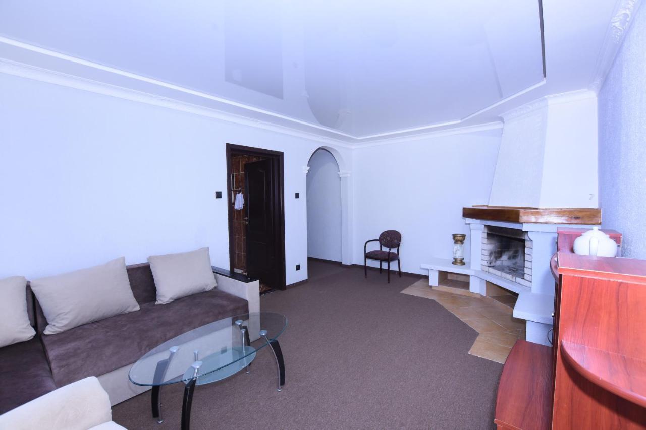 פוליאנה Hotel Continent מראה חיצוני תמונה