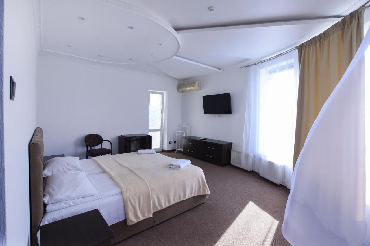 פוליאנה Hotel Continent מראה חיצוני תמונה