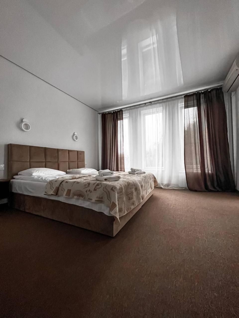 פוליאנה Hotel Continent מראה חיצוני תמונה